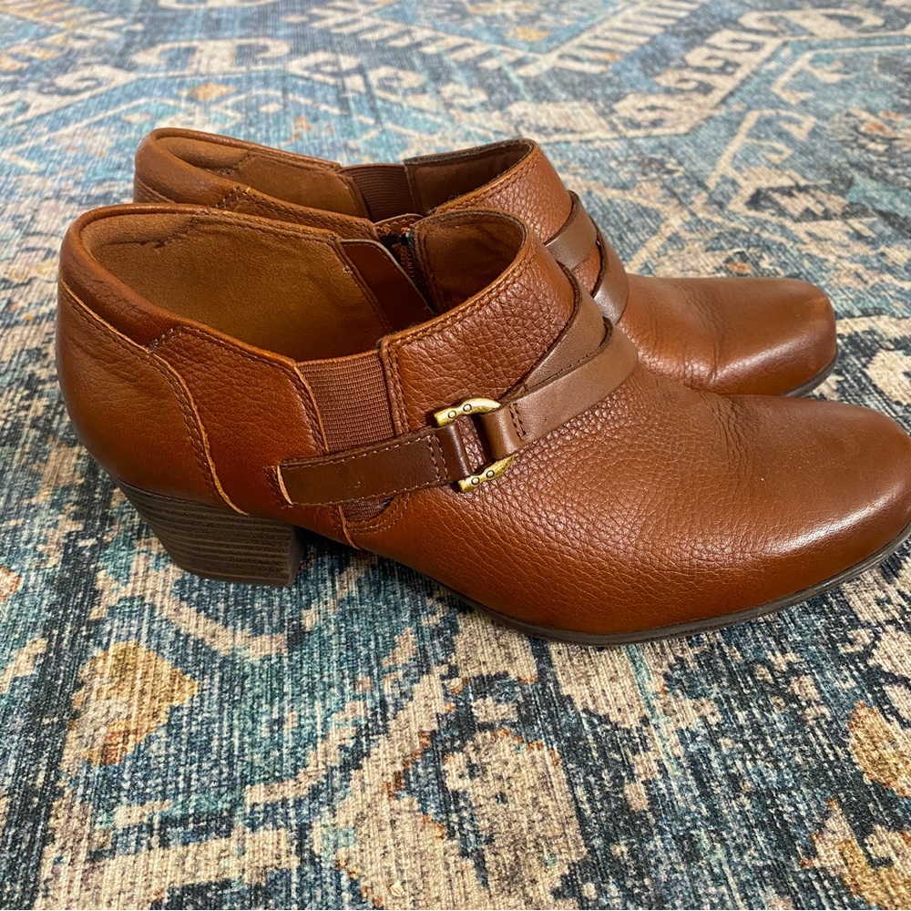 Collection by Clarks Valarie 2 May Ankle Boot Dark Tan Leather- Size 9.5
